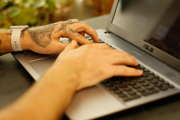 Quanto dura um notebook em média? Saiba quando vale trocar