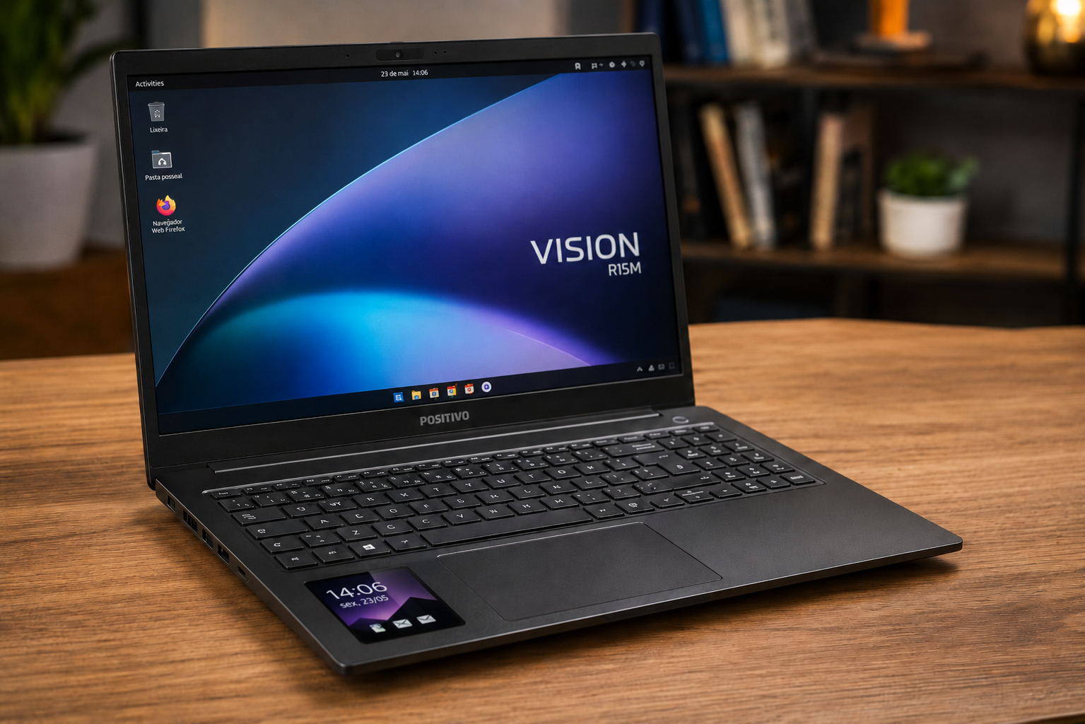 Notebook Positivo é bom: Positivo Vision R15M com tela Full HD e minitela integrada sobre mesa de trabalho moderna